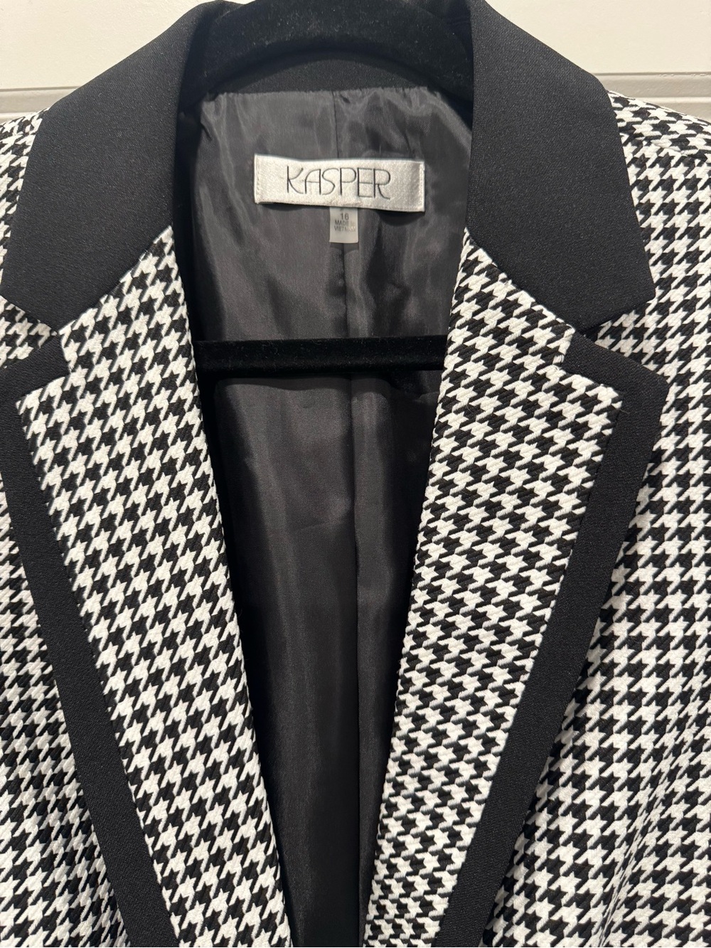 Kasper Black & White Houndstooth Trim Blazer - Picture 6 of 9